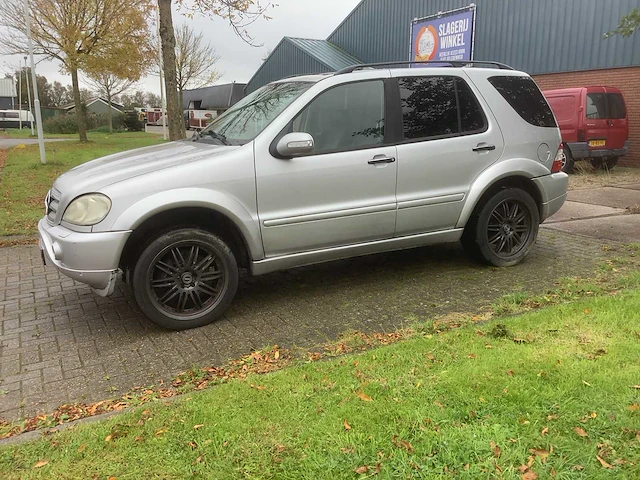 2002 mercedes-benz m-klasse amg 55 personenauto - afbeelding 2 van  17
