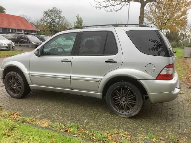 2002 mercedes-benz m-klasse amg 55 personenauto - afbeelding 15 van  17
