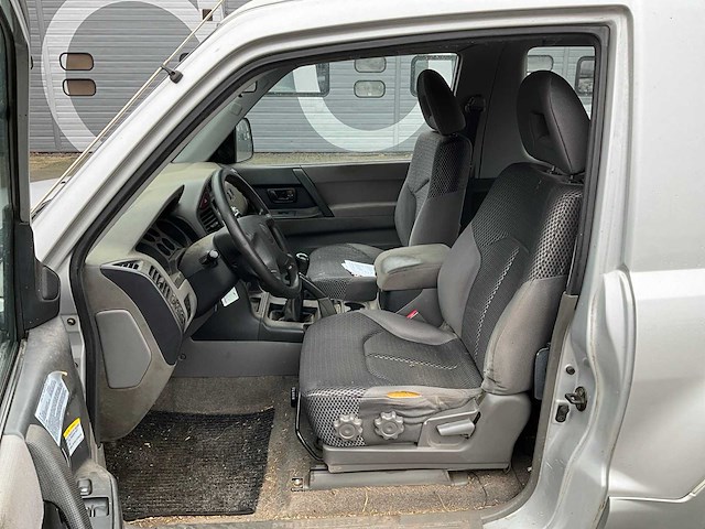 2002 mitsubishi pajero 3.2 glx bedrijfswagen 07-bf-lv - afbeelding 8 van  34
