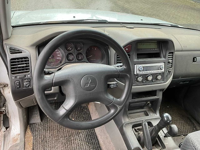2002 mitsubishi pajero 3.2 glx bedrijfswagen 07-bf-lv - afbeelding 11 van  34
