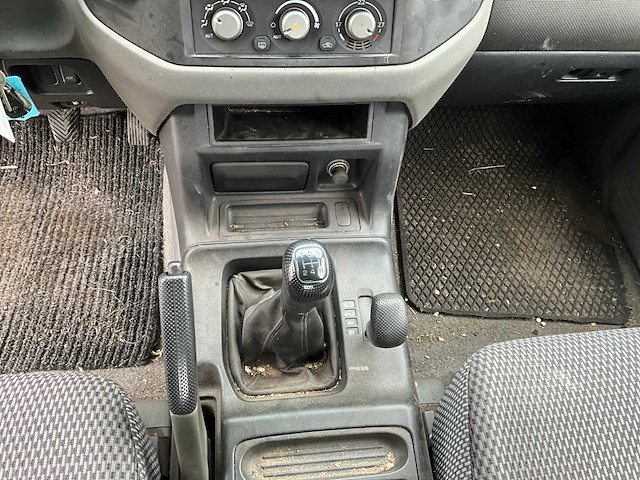 2002 mitsubishi pajero 3.2 glx bedrijfswagen 07-bf-lv - afbeelding 14 van  34