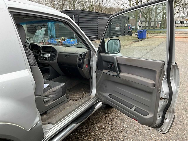 2002 mitsubishi pajero 3.2 glx bedrijfswagen 07-bf-lv - afbeelding 32 van  34