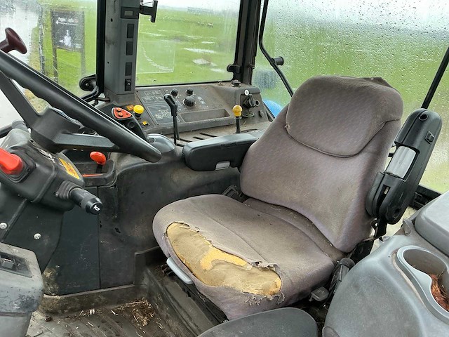 2002 new holland tm 115 vierwielaangedreven landbouwtractor - afbeelding 24 van  32