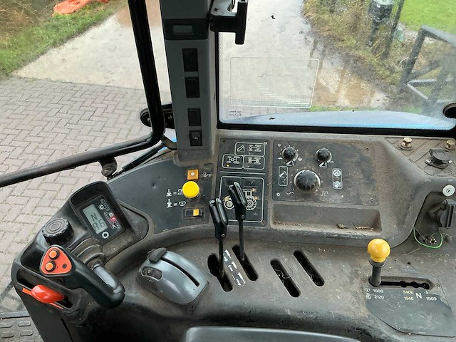 2002 new holland tm 115 vierwielaangedreven landbouwtractor - afbeelding 26 van  32