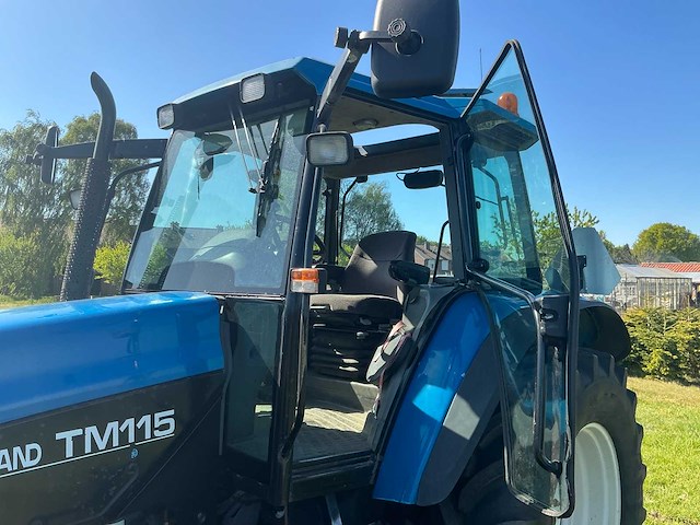 2002 new holland tm115 vierwielaangedreven landbouwtractor - afbeelding 4 van  14