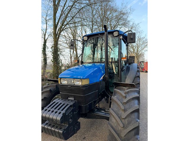 2002 new holland tn70da vierwielaangedreven landbouwtractor - afbeelding 4 van  9