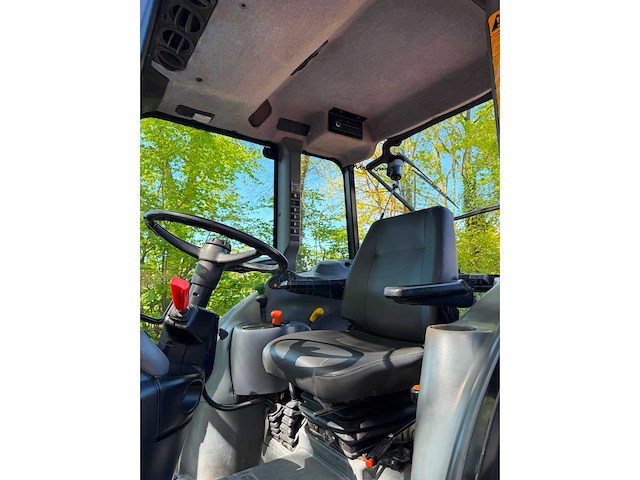 2002 new holland tn70da vierwielaangedreven landbouwtractor - afbeelding 11 van  12