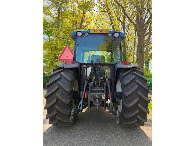 2002 new holland tn70da vierwielaangedreven landbouwtractor - afbeelding 3 van  7