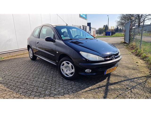 2002 peugeot 206 1.1 xr challenge personenauto - afbeelding 2 van  7