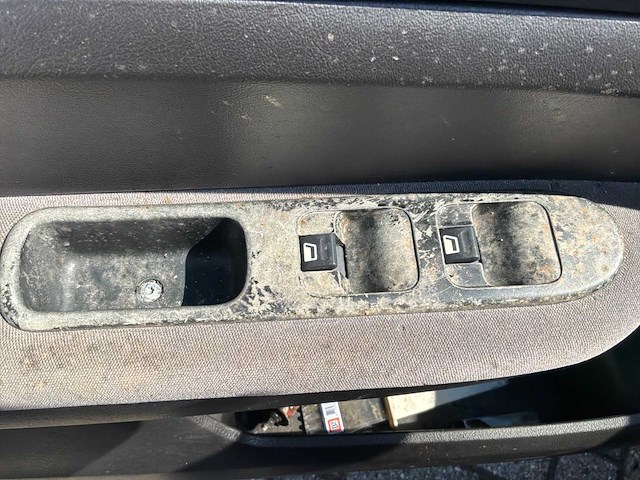 2002 peugeot 307 1.6-16v xt personenauto - afbeelding 28 van  33