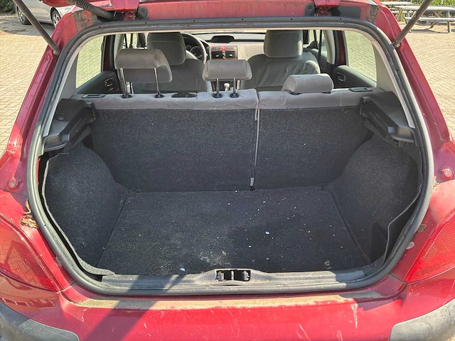 2002 peugeot 307 1.6-16v xt personenauto - afbeelding 25 van  33