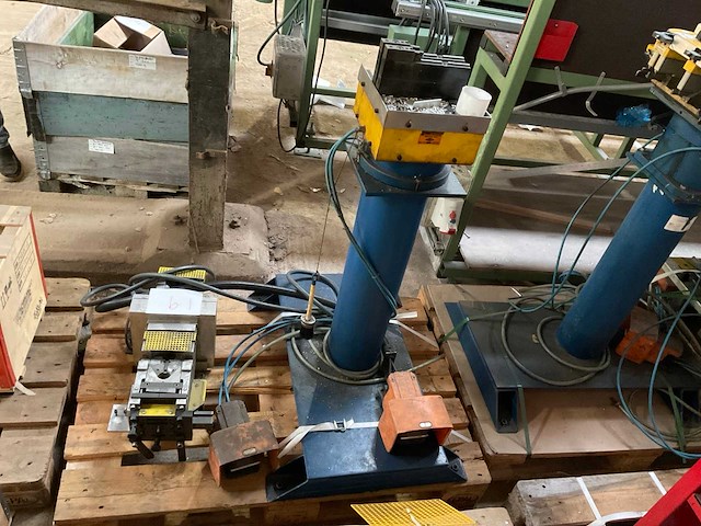 2002 presta eisele 27/1048000 umbau aluminium profiel ponsmachine met toebehoren - afbeelding 1 van  14