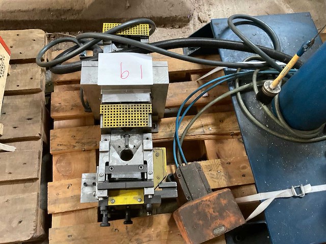 2002 presta eisele 27/1048000 umbau aluminium profiel ponsmachine met toebehoren - afbeelding 7 van  14