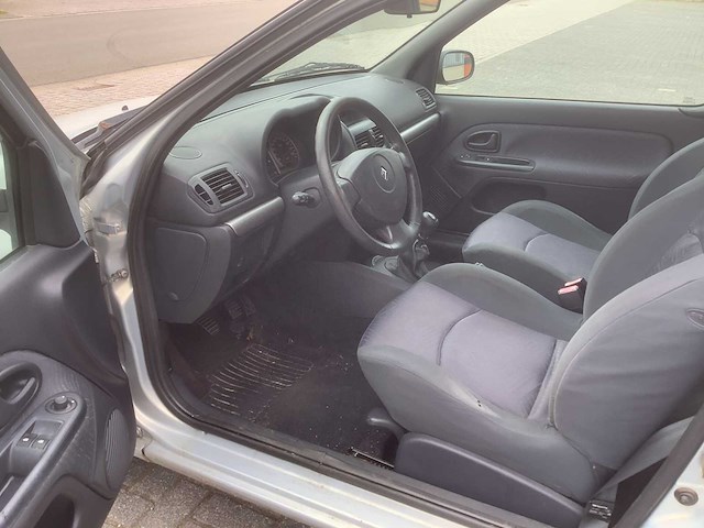 2002 renault clio 1.6-16v dynamique personenauto - afbeelding 2 van  7