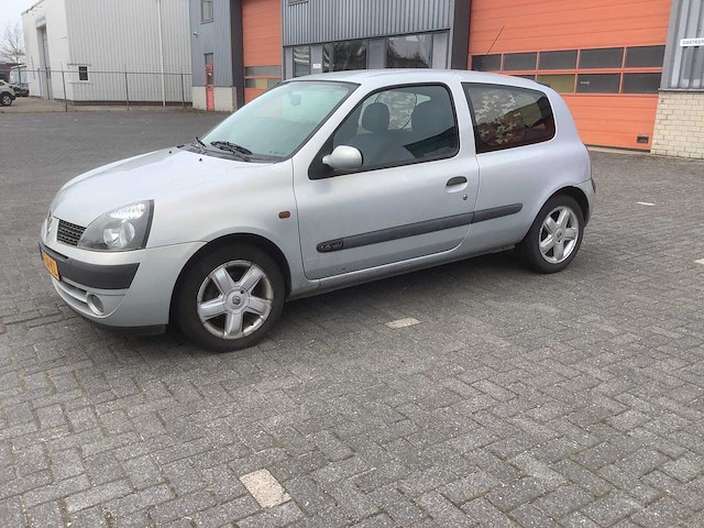 2002 renault clio 1.6-16v dynamique personenauto - afbeelding 1 van  7