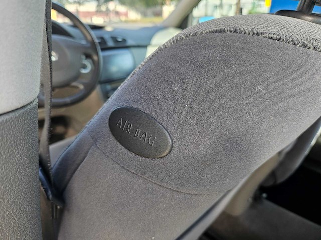 2002 renault laguna 1.8-16v expression personenauto - afbeelding 4 van  17