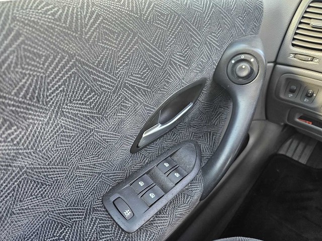 2002 renault laguna 1.8-16v expression personenauto - afbeelding 12 van  17