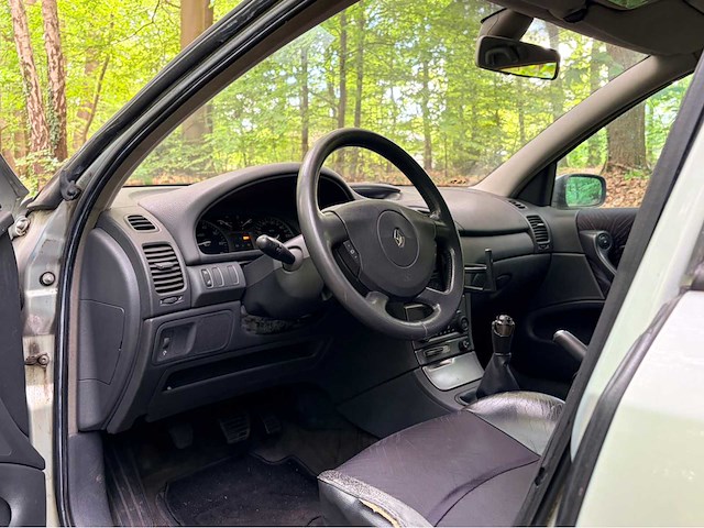 2002 renault laguna grand tour lpg 1.8-16v expression personenauto - afbeelding 11 van  14