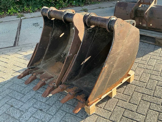 2002 schaeff hml22 banden graafmachine - afbeelding 15 van  28