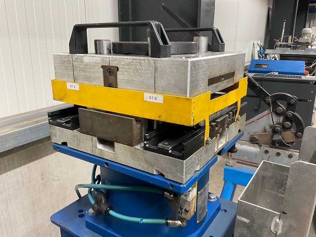 2002 schüco basispresse pneumatische persmachine - afbeelding 3 van  5