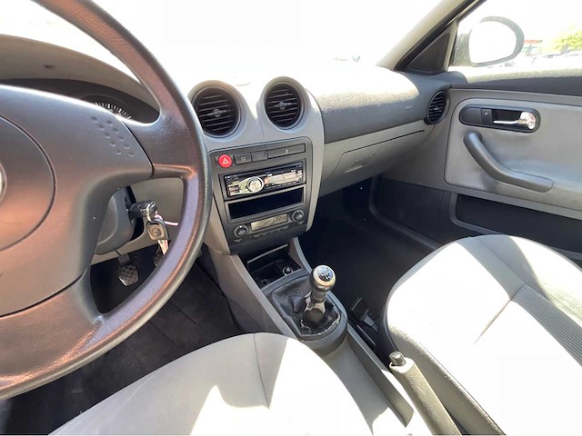 2002 seat ibiza 1.4-16v signo personenauto - afbeelding 7 van  31