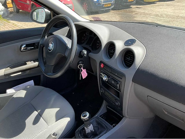 2002 seat ibiza 1.4-16v signo personenauto - afbeelding 11 van  31