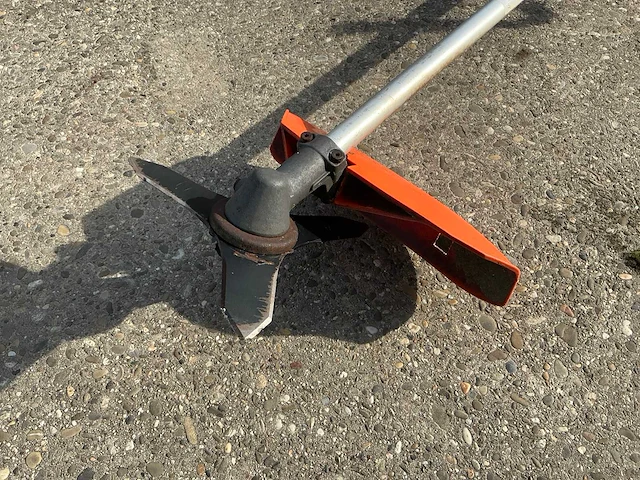 2002 stihl fs 350 bosmaaier - afbeelding 7 van  8