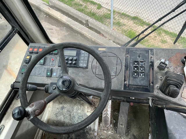 2002 terberg yt180 haakarmvrachtwagen - afbeelding 9 van  22