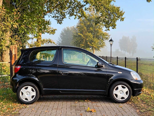 2002 toyota yaris 1.3-16v airco vvt-i yorin personenauto - afbeelding 2 van  8