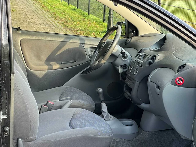 2002 toyota yaris 1.3-16v airco vvt-i yorin personenauto - afbeelding 5 van  8