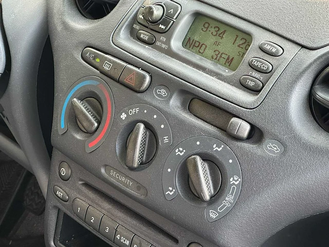 2002 toyota yaris 1.3-16v airco vvt-i yorin personenauto - afbeelding 6 van  8