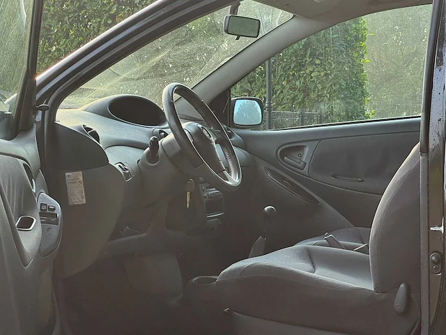 2002 toyota yaris 1.3-16v airco vvt-i yorin personenauto - afbeelding 8 van  8