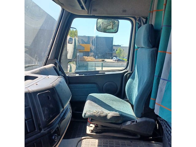 2002 volvo fh12 vrachtwagen/terreintrekker - afbeelding 2 van  17