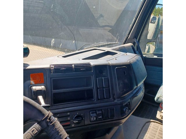 2002 volvo fh12 vrachtwagen/terreintrekker - afbeelding 4 van  17