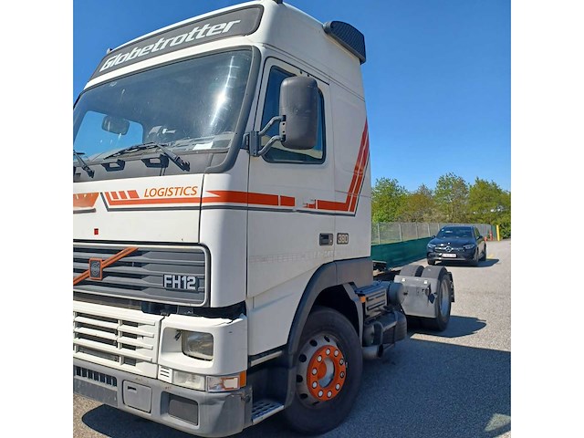 2002 volvo fh12 vrachtwagen/terreintrekker - afbeelding 1 van  17