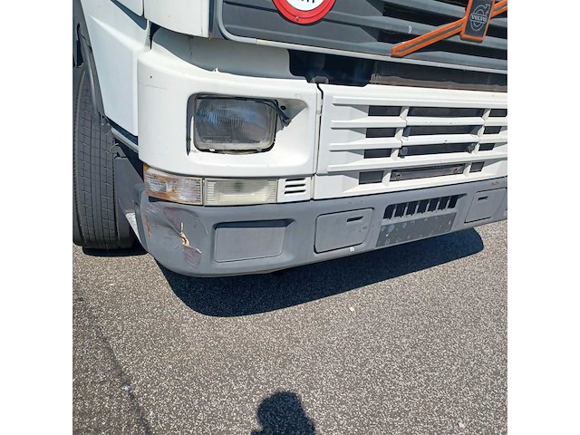 2002 volvo fh12 vrachtwagen/terreintrekker - afbeelding 10 van  17