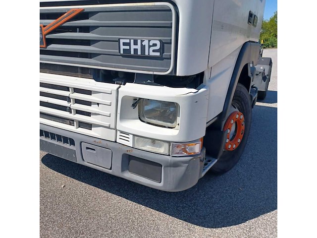 2002 volvo fh12 vrachtwagen/terreintrekker - afbeelding 12 van  17