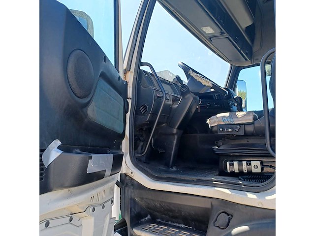 2002 volvo fh12 vrachtwagen/terreintrekker - afbeelding 17 van  17