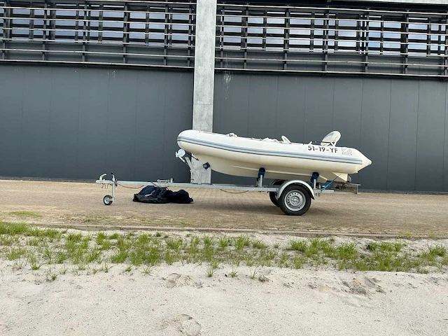 2002 zodiac projet350 jetboot - afbeelding 18 van  21