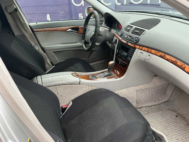 2003 - mercedes-benz e 220 cdi - bedrijfswagen - afbeelding 12 van  14