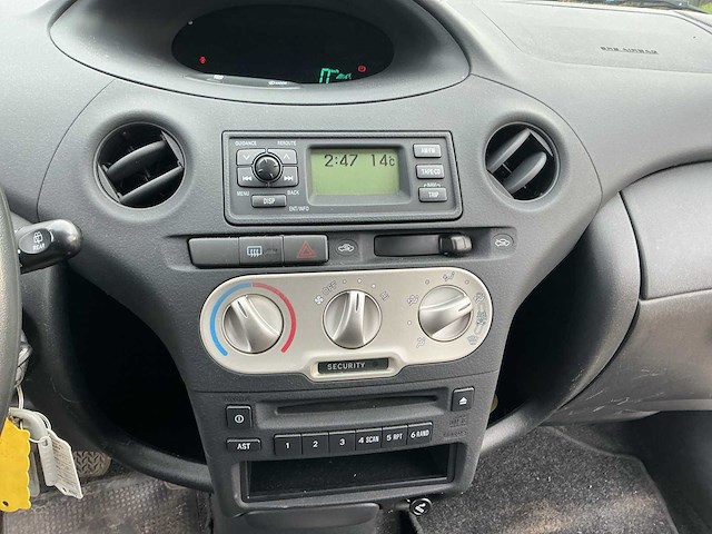 2003 - toyota - yaris - 1.0 vvt-i luna mmt - personenauto - afbeelding 10 van  11