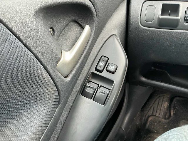 2003 - toyota - yaris - 1.0 vvt-i luna mmt - personenauto - afbeelding 11 van  11