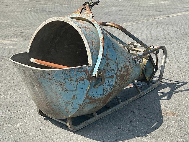 2003 750lr betonkubel - afbeelding 1 van  6