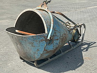 2003 750lr betonkubel - afbeelding 1 van  6