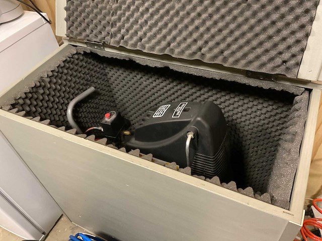 2003 airpress / houtbaar ol200 luchtcompressor + ombouw - afbeelding 1 van  4