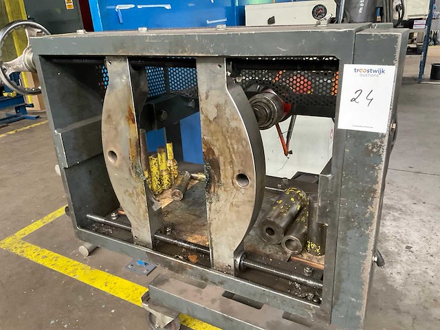 2003 betex eva 50 verrijdbare elektrisch/hydraulische poelitrekker - afbeelding 8 van  13