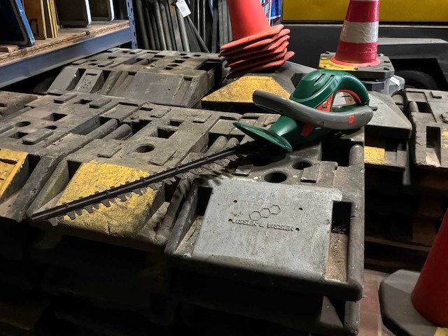 2003 black+decker gt524 heggenschaar - afbeelding 1 van  3