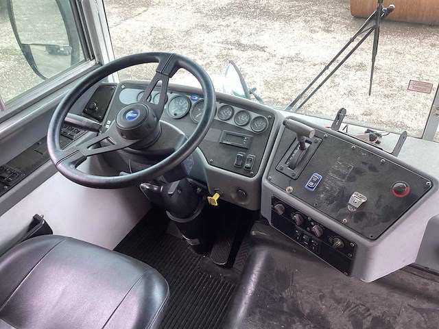 2003 bleu bird ambulance touringcar - afbeelding 13 van  13