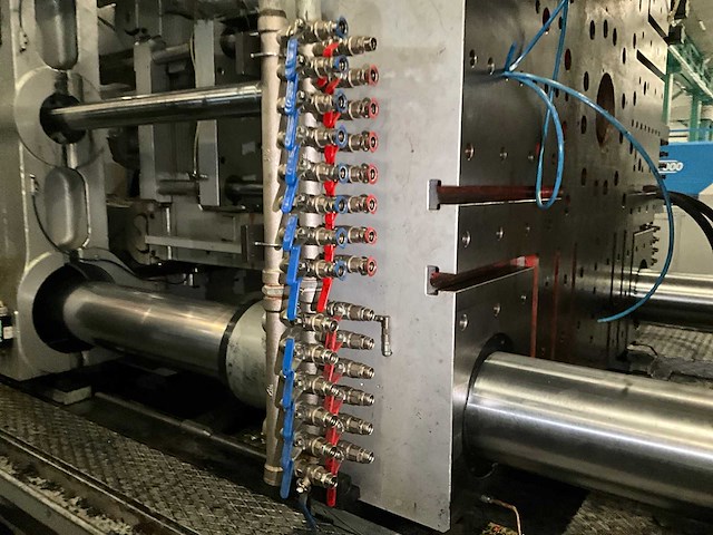 2003 bmb kw 1100/12500 spuitgietmachine - afbeelding 28 van  40