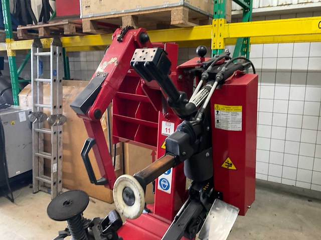 2003 butler 1051 banden de-en montageapparaat - afbeelding 5 van  7